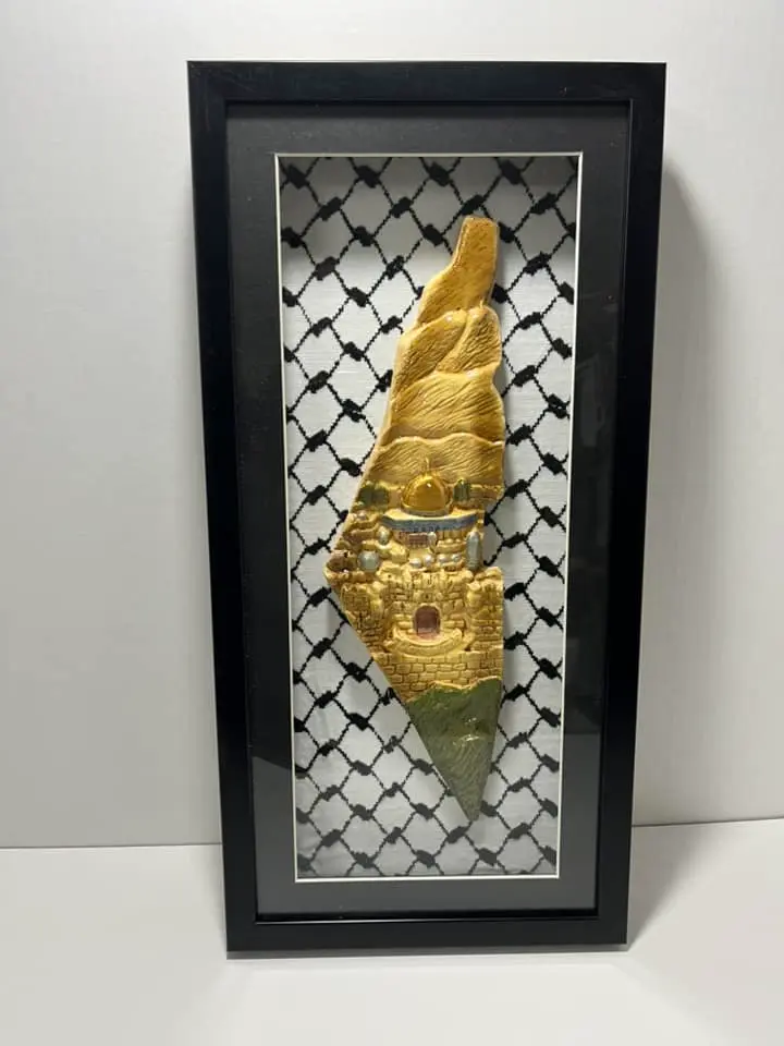 برواز الخريطة مع الكوفية